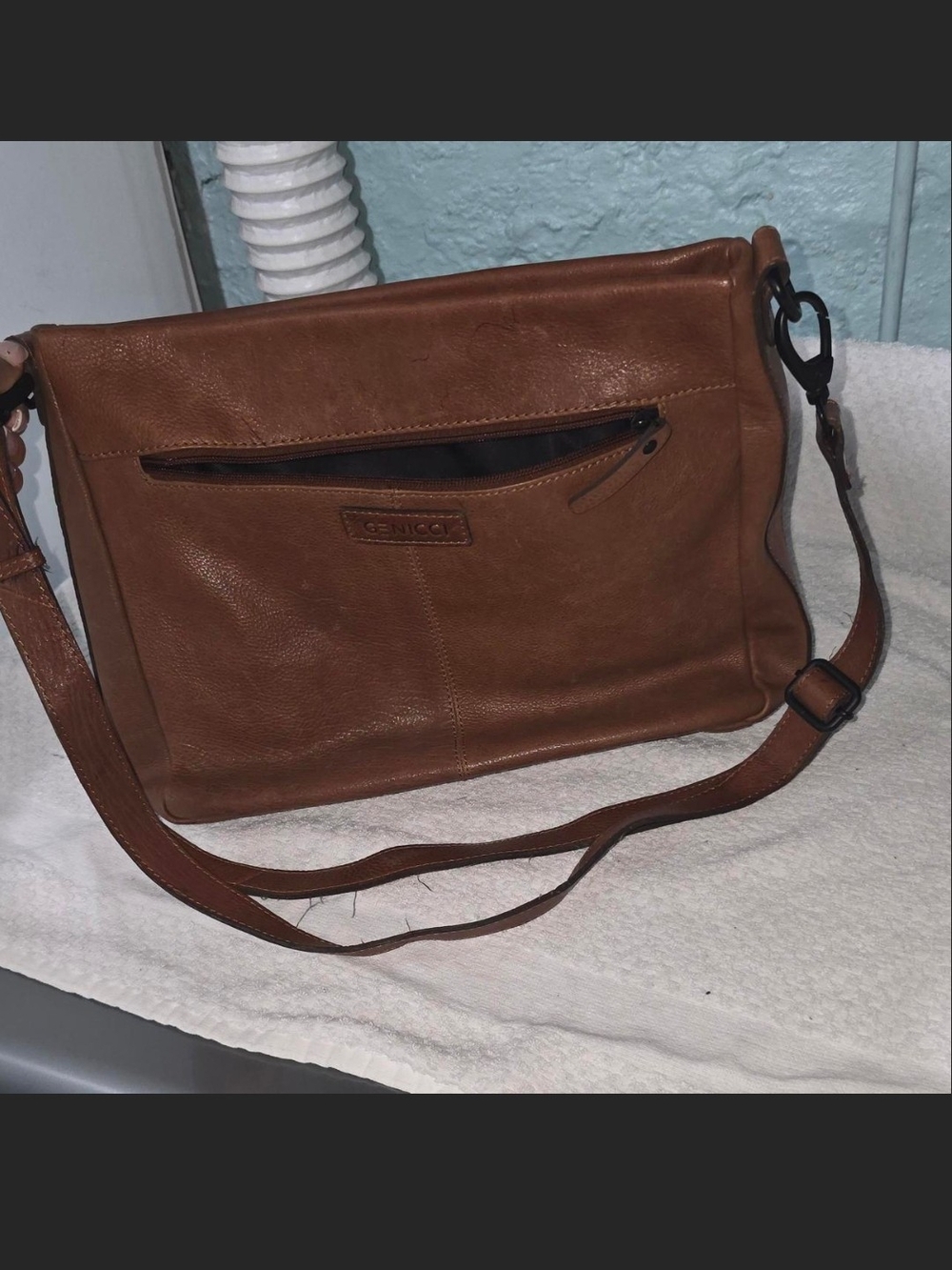 Genicci Chestnut Brown Leather Messenger Bag